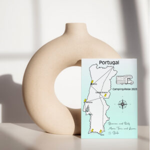 Reiseposter mit dem Umriss von Portugal, individuell anpassbar mit Passendem Reisefahrzeug, Jahr und Namen der Teilnehmer