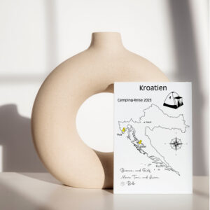 Reiseposter mit dem Umriss von Kroatien, individuell anpassbar mit Passendem Reisefahrzeug, Jahr und Namen der Teilnehmer