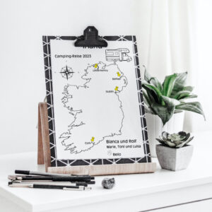 Reiseposter mit dem Umriss von Irland, individuell anpassbar mit Passendem Reisefahrzeug, Jahr und Namen der Teilnehmer