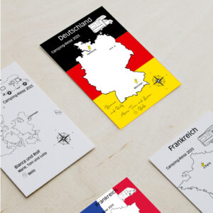 Reiseposter mit dem Umriss von Deutschland, individuell anpassbar mit Passendem Reisefahrzeug, Jahr und Namen der Teilnehmer