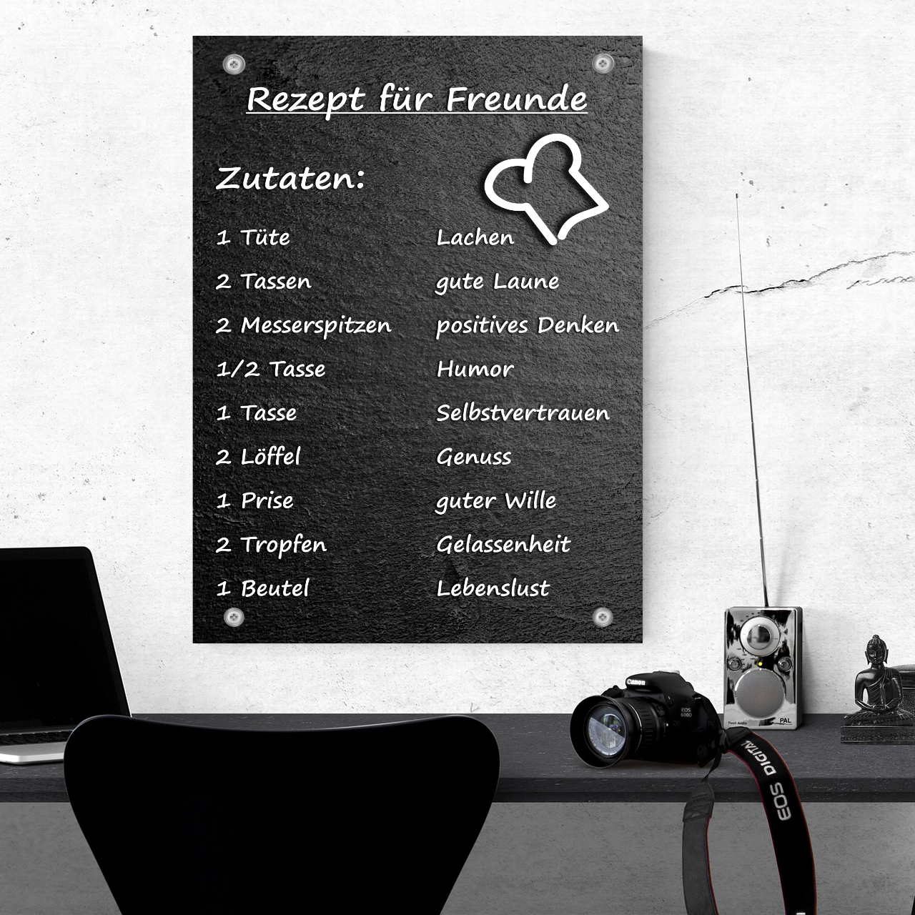 Poster, das eine Schieferplatte darstellt, auf der das Rezept für Freund aufgedruckt ist. Schieferplatte in schwarz, Schrift in weiß.