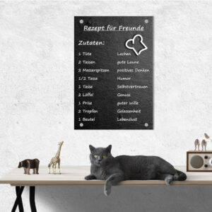 Poster, das eine Schieferplatte darstellt, auf der das Rezept für Freund aufgedruckt ist. Schieferplatte in schwarz, Schrift in weiß.