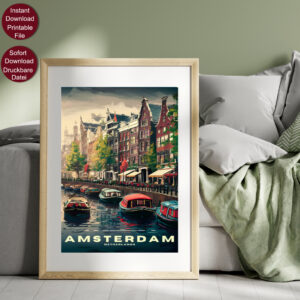 Gerahmtes Reise Poster mit einer typischen Szene in Amsterdam. Boote auf einem Kanal durch Amsterdam, an der Kaimauer entlang sind Straßencafés