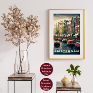Gerahmtes Reise Poster mit einer typischen Szene in Amsterdam. Boote auf einem Kanal durch Amsterdam, an der Kaimauer entlang sind Straßencafés