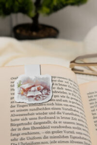 Magnetisches Lesezeichen mit Aquarell-Leseecke (Buch, Tee, Kerze).