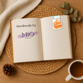 Magnetisches Lesezeichen mit Aquarellmotiv Teetasse und Bücherstapel.